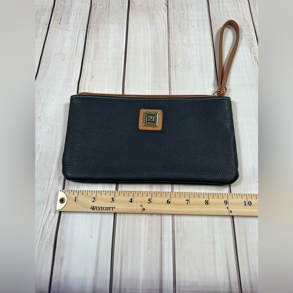 NWOT Stone Mountain Black and Tan Wristlet/Purse Pouch. - Picture 5 of 6